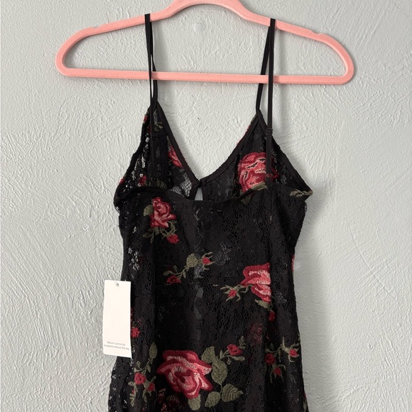 TOBI BLACK ROSE LACE DRESS - Picture 5 of 7